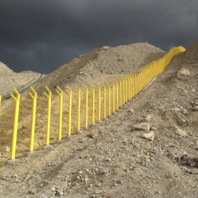 Perimeter Yellow steep grade w double posts