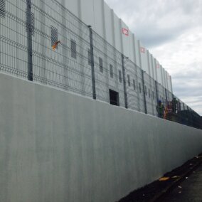 Perimeter w Post on Plates Wall